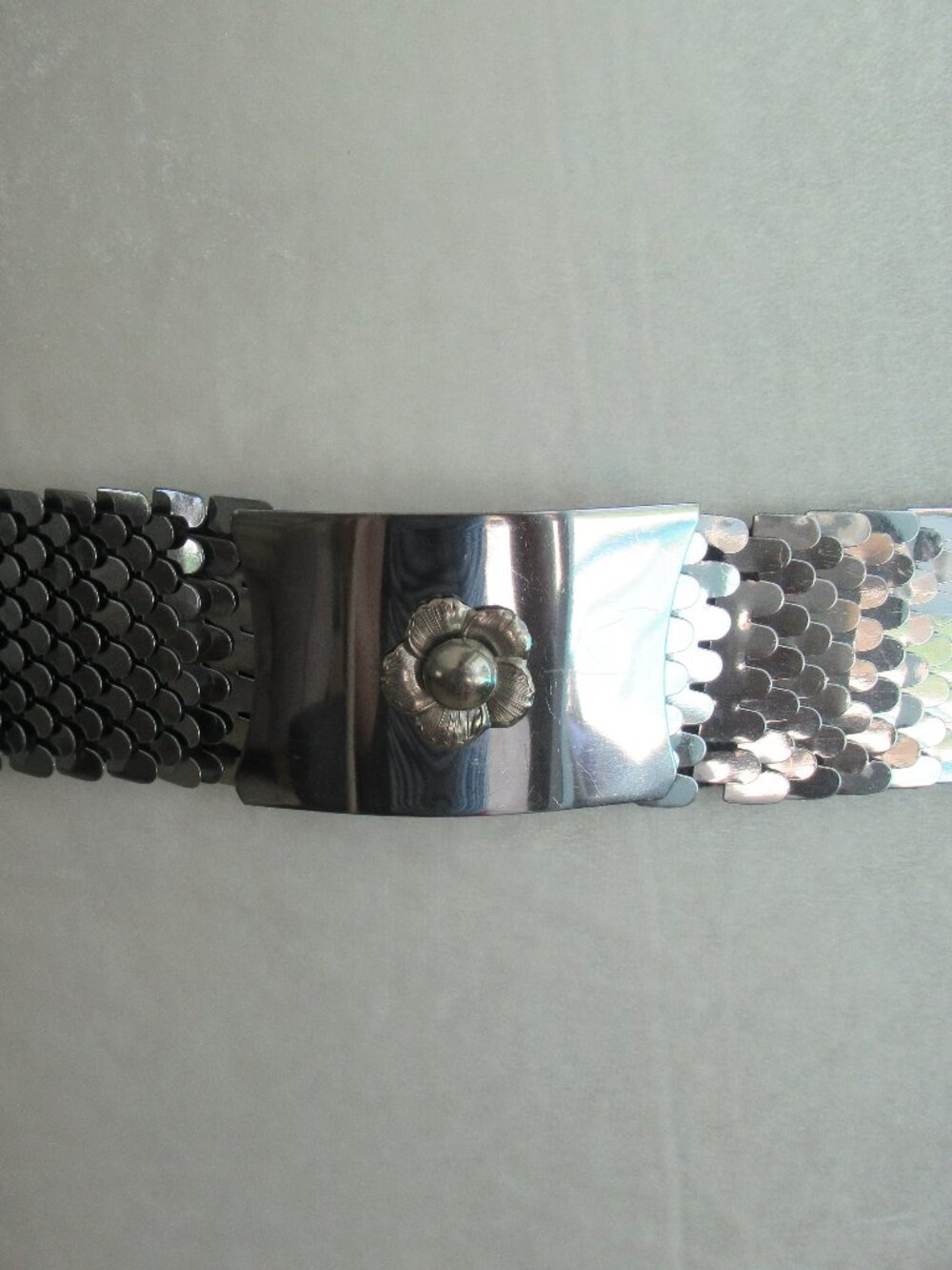 Vintage Metallic Stretch Belt w/ Floral Buckle Silver Tone, M/L